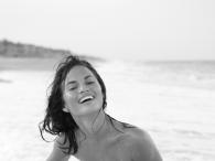 Chrissy Teigen roznegliżowana na plaży